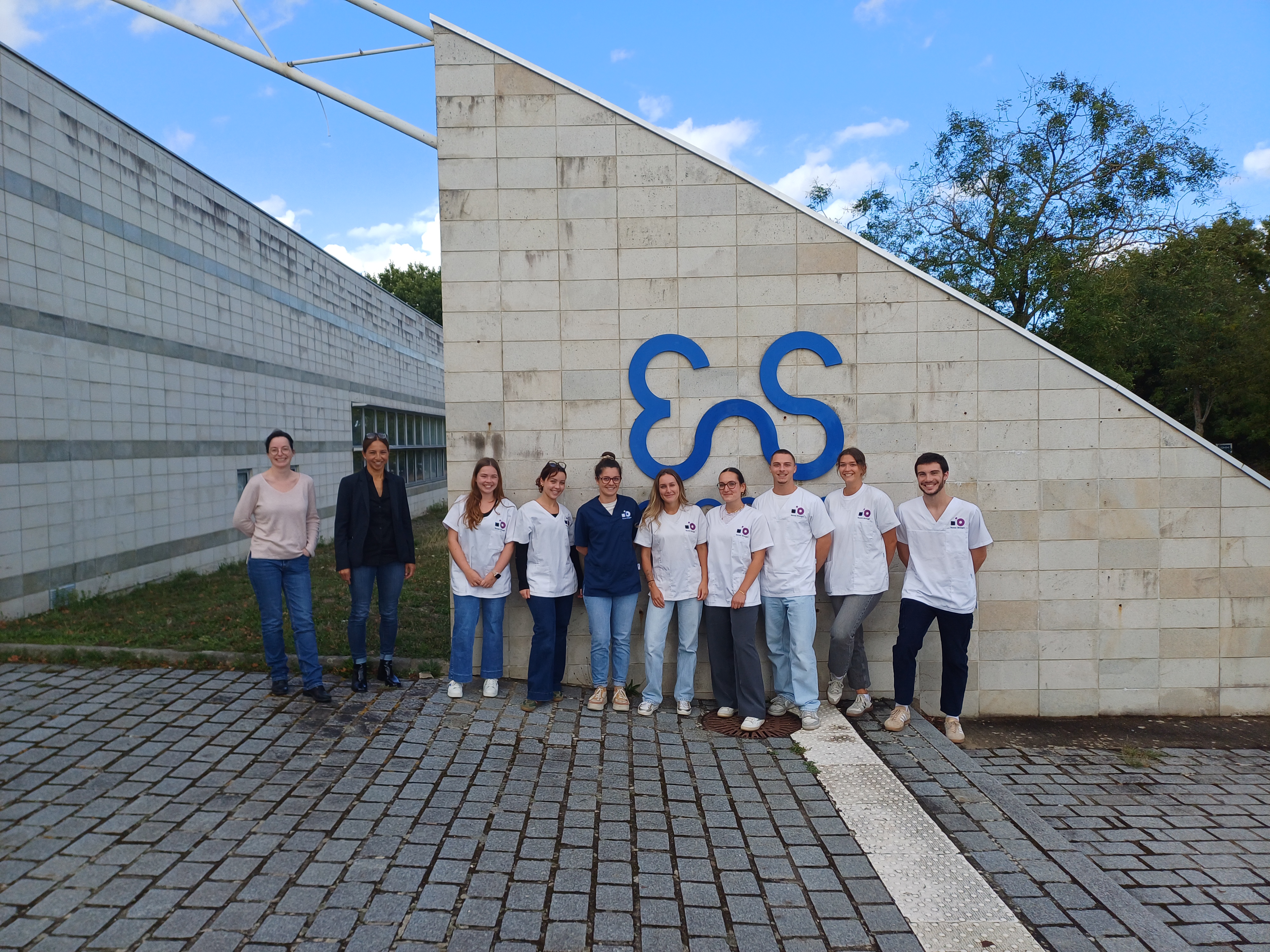Photo avec élèves de l'Institut d'Ostéopathie Rennes-Bretagne